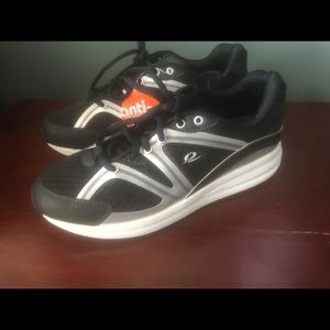 🌟New Easy Spirit Sneakers